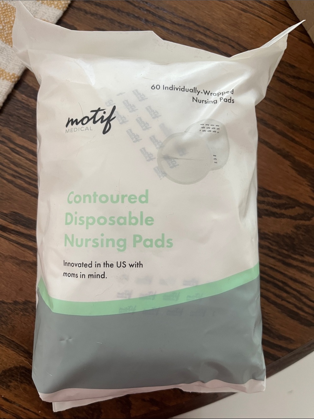 Brand new NWT Motif Contoured Disposable Nursing Pads - White & Mint
